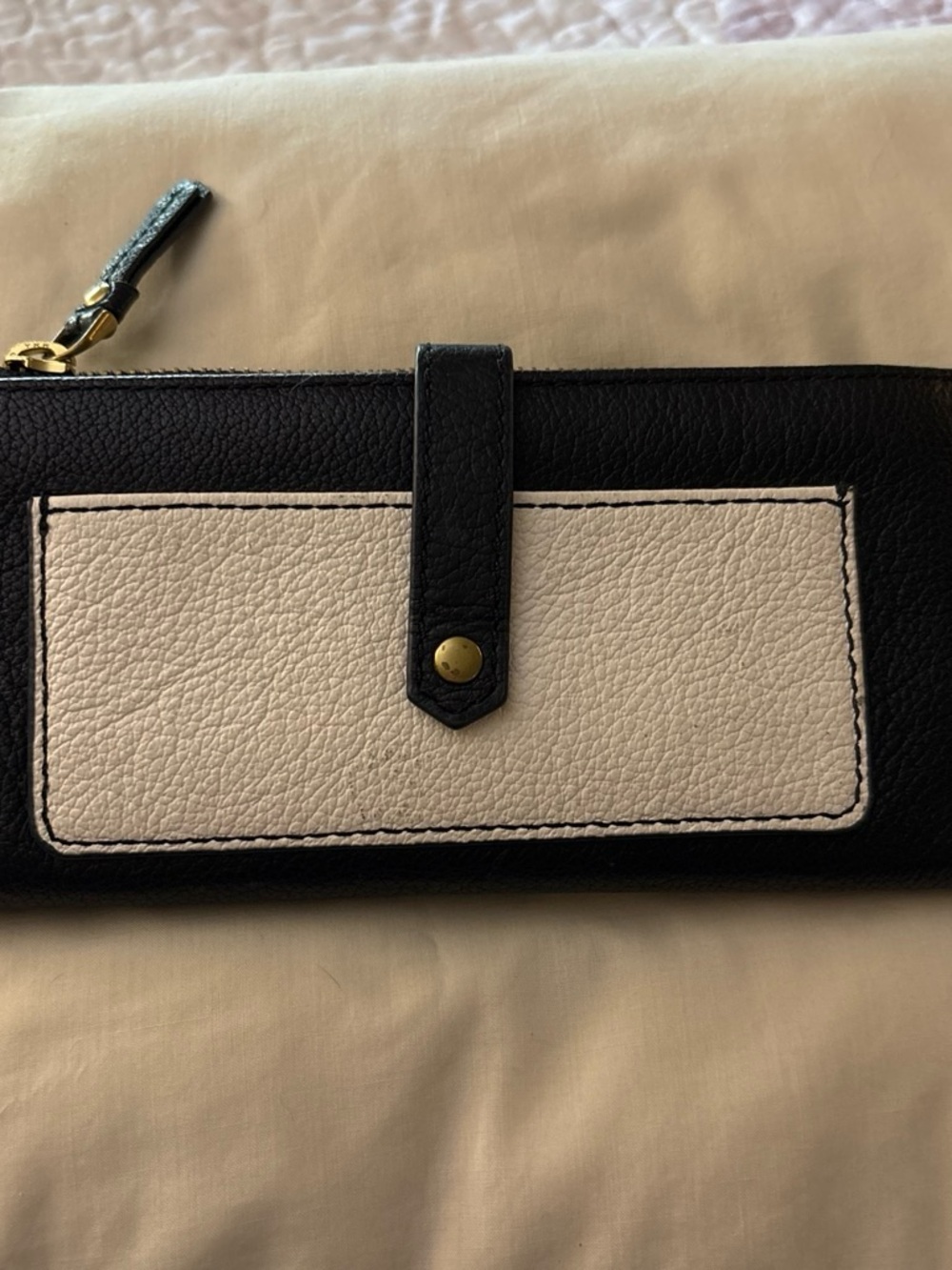 Fossil Black and Cream Zip Wristlet Wallet